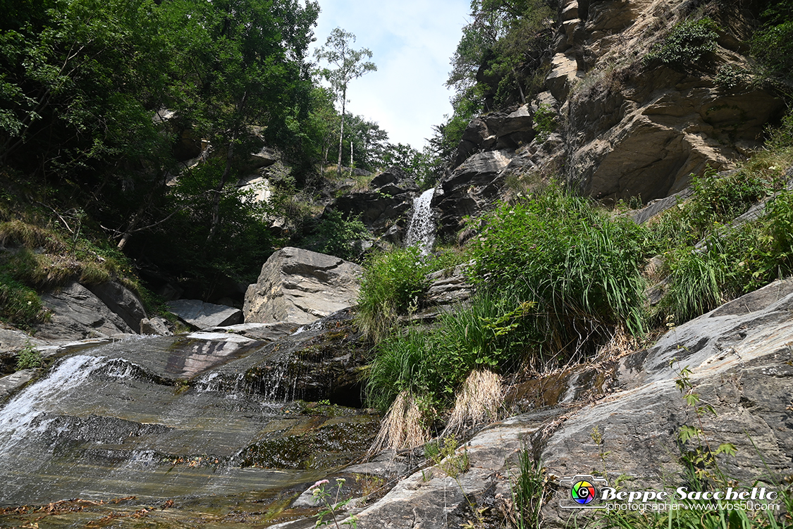 VBS_2874 - Novalesa - Abbazia. Parrocchia. Cascata del Rio Bard.jpg